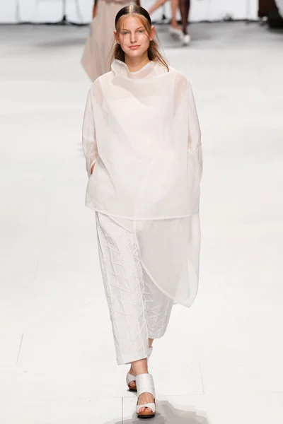 Look 9